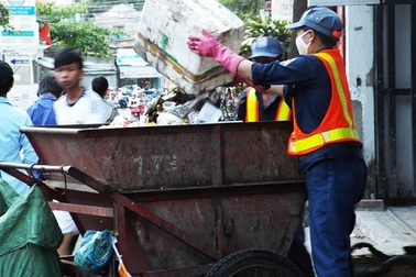 Công nhân tố giám đốc nhận lương “khủng”: “Không bao che!”
