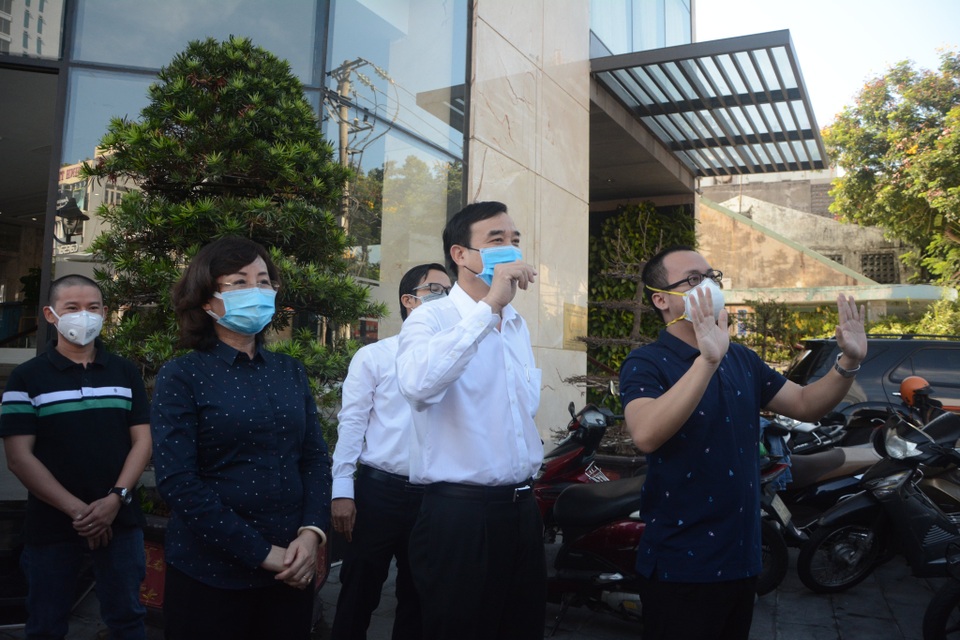 Đoàn y, bác sĩ TP HCM chi viện chống dịch Covid-19 rời Đà Nẵng - 3 Đoàn y, bác sĩ TP HCM chi viện chống dịch Covid-19 rời Đà Nẵng - 3