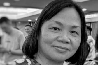 Người phụ nữ gõ cửa từng nhà cứu 4 người, không kịp thoát khi cháy chung cư