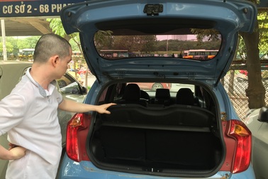 Dân buôn xe cũ "toát mồ hôi" trong cuộc chiến giảm giá xe mới