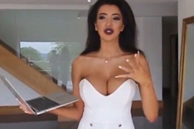 Ngắm nhà siêu sang của người đẹp siêu vòng một