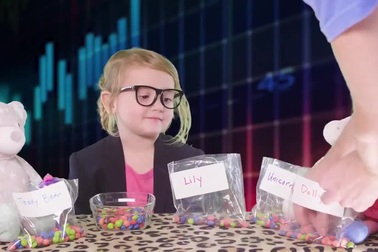 Bé 3 tuổi giải thích về Bitcoin gây bão mạng xã hội