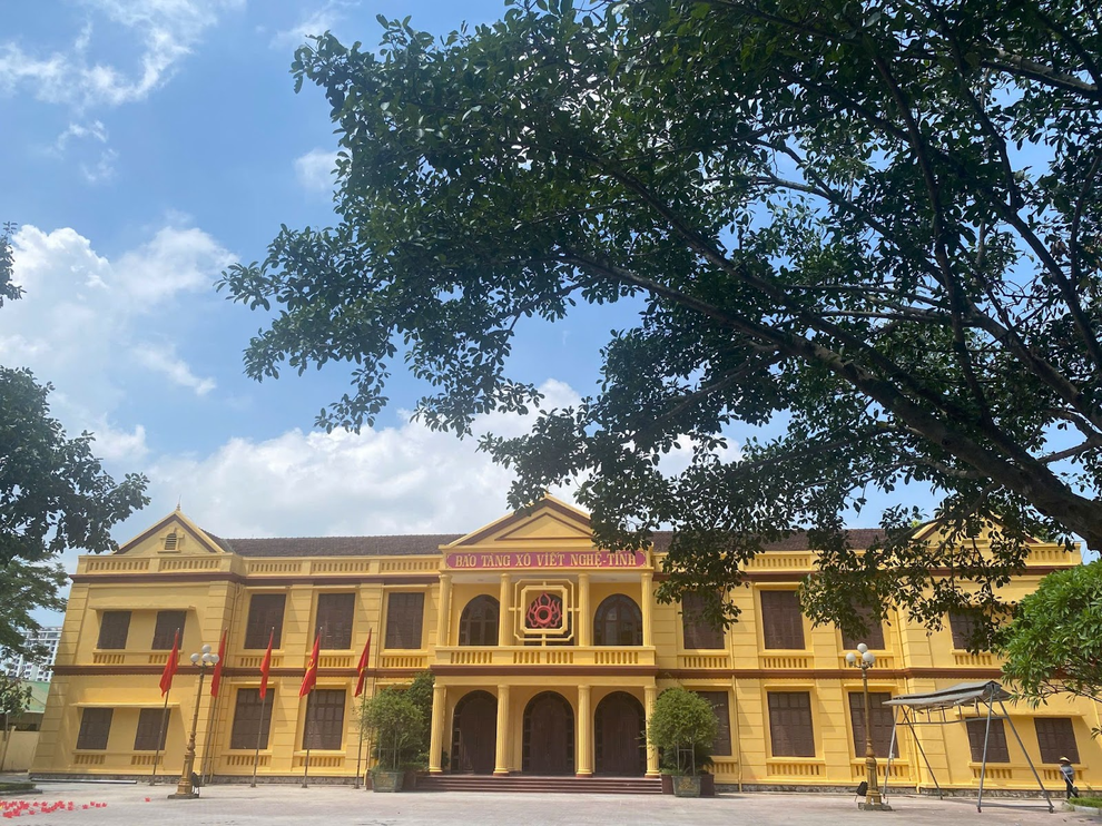 ศิลปะการทำแผนที่สามมิติสร้างประวัติศาสตร์ของโซเวียตเหงะติญ - 1 Đêm nghệ thuật 3D mapping tái hiện lịch sử Xô Viết Nghệ Tĩnh - 1