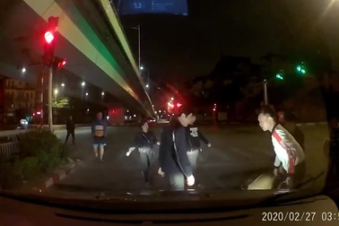 Lĩnh hậu quả vì lao xe máy vào làn đường ngược chiều