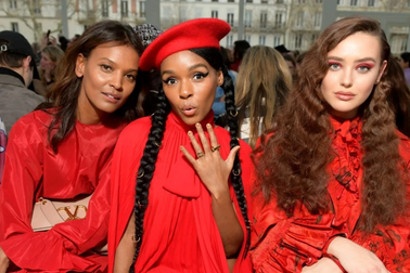 3 cách "lên đồ" đi chơi Noel nổi bật trên phố