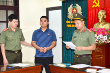 Thanh niên mang súng đi đòi nợ, bắn lên trời 3 phát thị uy