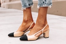 Giày huyền thoại của Chanel được khen phối với đồ nào cũng đẹp