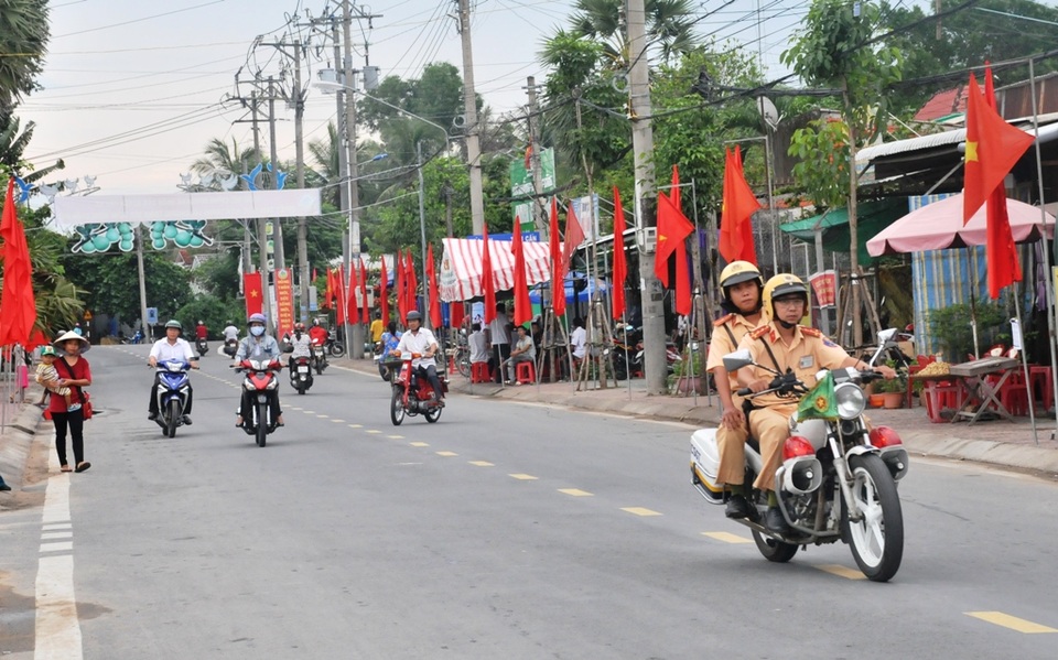 Huyện nghèo quyết tâm xây dựng nông thôn mới mà không ôm nợ - 1 Huyện nghèo quyết tâm xây dựng nông thôn mới mà không ôm nợ - 1