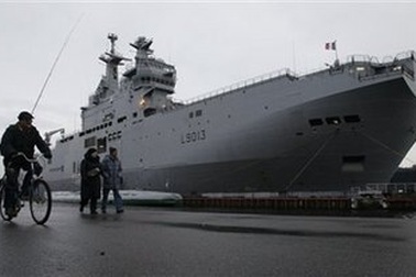 Pháp “phô” tàu chiến tối tân tại Nga