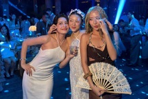 Chi Pu và Quỳnh Anh Shyn "gương vỡ lại lành", thân thiết tại đám cưới Salim