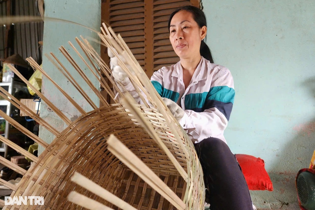 Đan cần xé tí hon, xuồng siêu nhỏ bán đắt như tôm tươi - 1 Đan cần xé tí hon, xuồng siêu nhỏ bán đắt như tôm tươi - 1