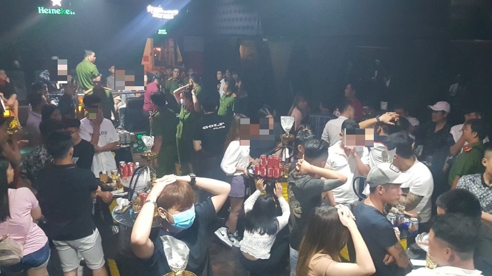 Kiểm tra quán bar phát hiện 6 người dương tính ma túy - 1 Kiểm tra quán bar phát hiện 6 người dương tính ma túy - 1