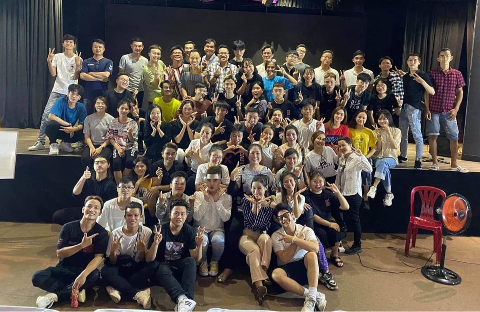 NSND Hồng Vân, Ái Như đóng cửa sân khấu vì dịch Covid-19 - 2 NSND Hồng Vân, Ái Như đóng cửa sân khấu vì dịch Covid-19 - 2