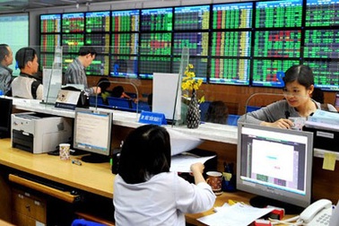 VN-Index bật tăng gần 7 điểm, dòng tiền "nhỏ giọt"