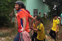 Đi hái quả dại, một học sinh lớp 5 rơi xuống giếng hoang