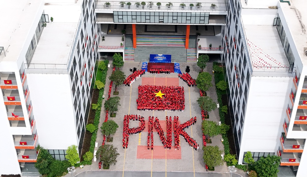 Gần 8.000 thành viên Phenikaa chào cờ, hát Quốc ca, mừng 80 năm Quốc khánh - 3 Gần 8.000 thành viên Phenikaa chào cờ, hát Quốc ca, mừng 80 năm Quốc khánh - 3