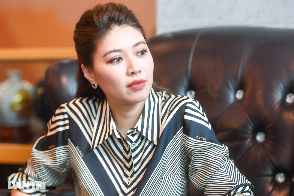 BTV Ngọc Trinh: Khi nhận giải VTV Awards, tôi tiệm cận đáy sự nghiệp - 13 BTV Ngọc Trinh: Khi nhận giải VTV Awards, tôi tiệm cận đáy sự nghiệp - 13