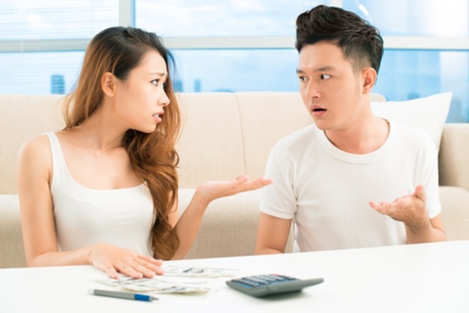Cặp đôi sinh viên cãi nhau to vì mâu thuẫn chọn quà Valentine - 1 Cặp đôi sinh viên cãi nhau to vì mâu thuẫn chọn quà Valentine - 1