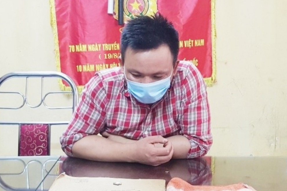Khởi tố đối tượng F0 đe dọa công an làm nhiệm vụ ở chốt kiểm soát dịch - 1 Khởi tố đối tượng F0 đe dọa công an làm nhiệm vụ ở chốt kiểm soát dịch - 1