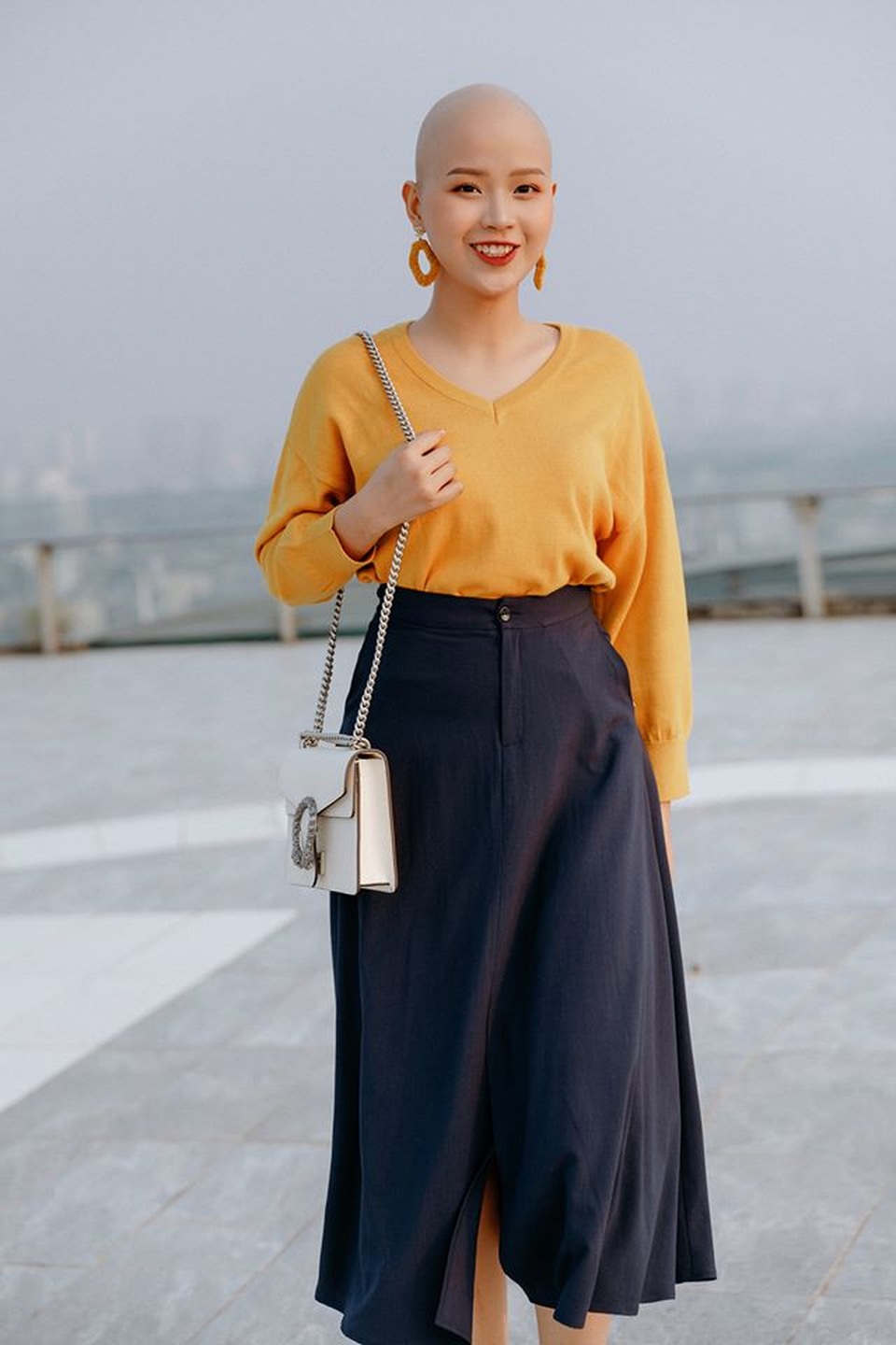 Thủ tướng gửi thư và hoa cho nữ sinh ĐH Ngoại thương bị ung thư vú - 2 Thủ tướng gửi thư và hoa cho nữ sinh ĐH Ngoại thương bị ung thư vú - 2