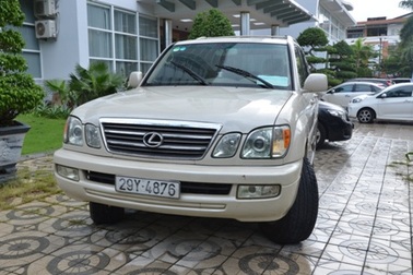 Tạm giữ xe Lexus mang biển số giả