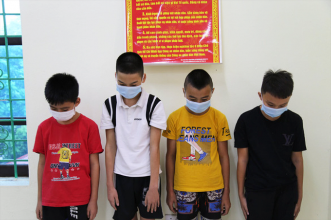 Bắt chước video trên mạng xã hội, 4 học sinh lên cao tốc ném đá vào ôtô trên địa bàn tỉnh Vĩnh Phúc.