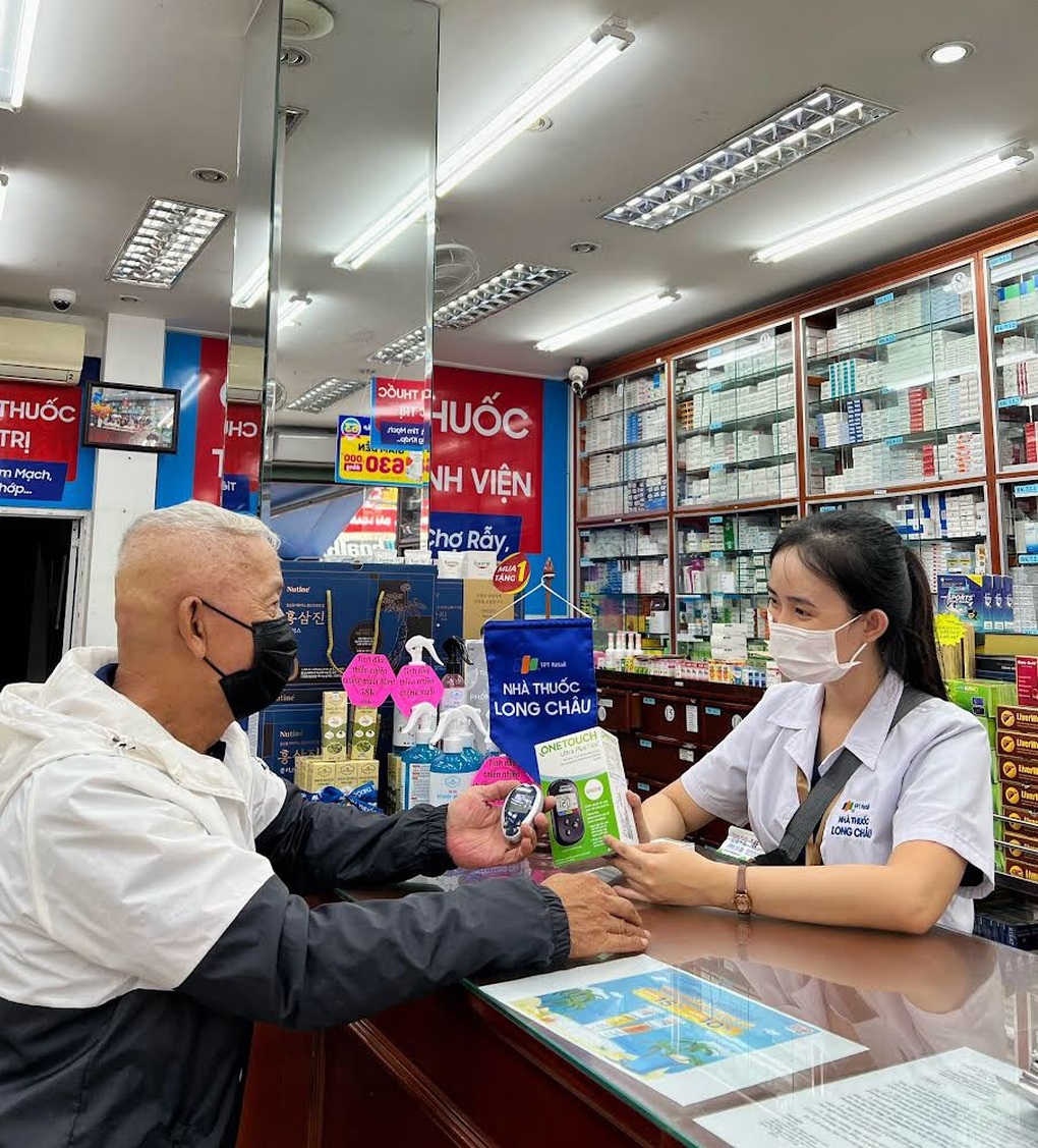 FPT Long Châu chơi lớn thu cũ đổi mới miễn phí 10.000 máy đo đường huyết - 1 FPT Long Châu chơi lớn thu cũ đổi mới miễn phí 10.000 máy đo đường huyết - 1