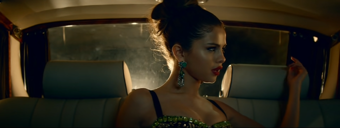 Dành cả thanh xuân để ngồi ở... ghế sau ô tô, Selena Gomez cuối cùng cũng tự mình cầm vô lăng, lái xe trong MV mới rồi cả nhà ơi! - Ảnh 10. Dành cả thanh xuân để ngồi ở... ghế sau ô tô, Selena Gomez cuối cùng cũng tự mình cầm vô lăng, lái xe trong MV mới rồi cả nhà ơi! - Ảnh 10.