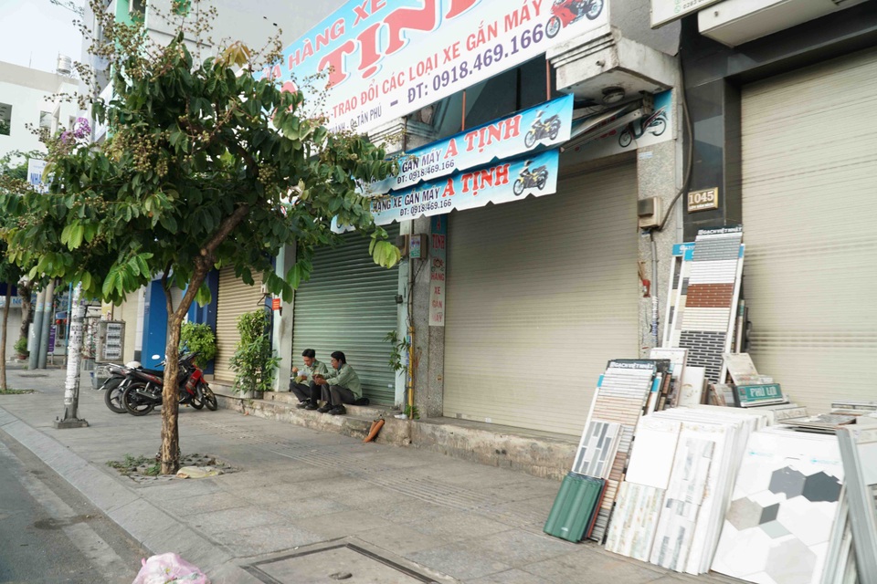 Người Sài Gòn ùa ra đường ngày không cách ly - 14 Người Sài Gòn ùa ra đường ngày không cách ly - 14