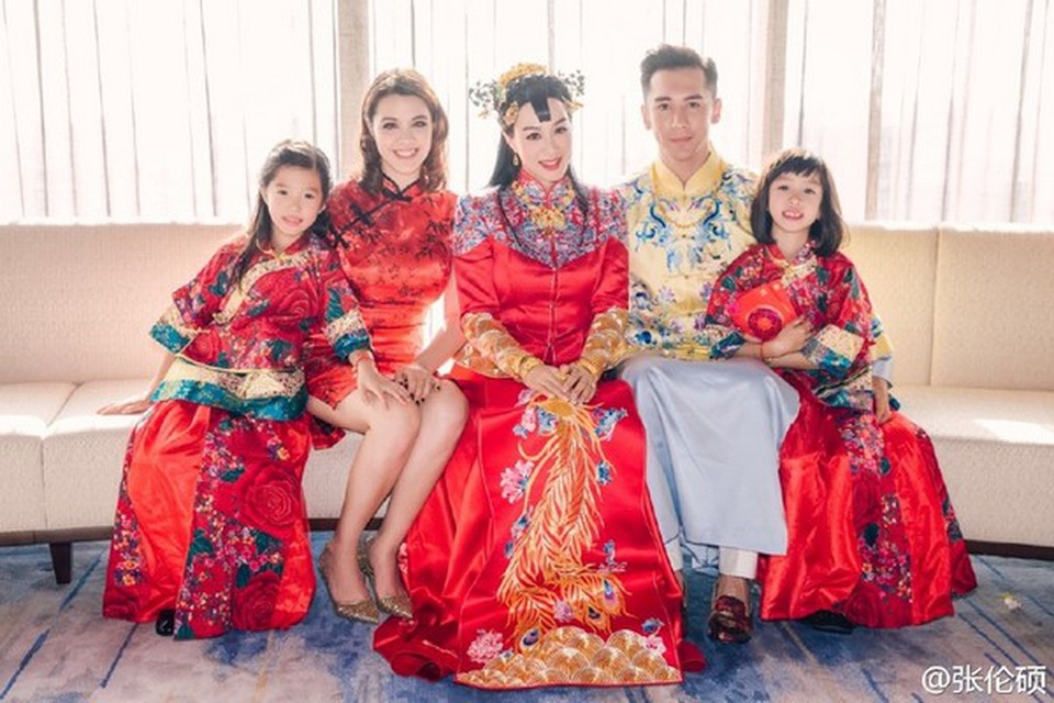 Mỹ nhân gợi cảm Chung Lệ Đề kỷ niệm 4 năm ngày cưới cùng chồng trẻ - 7 Mỹ nhân gợi cảm Chung Lệ Đề kỷ niệm 4 năm ngày cưới cùng chồng trẻ - 7