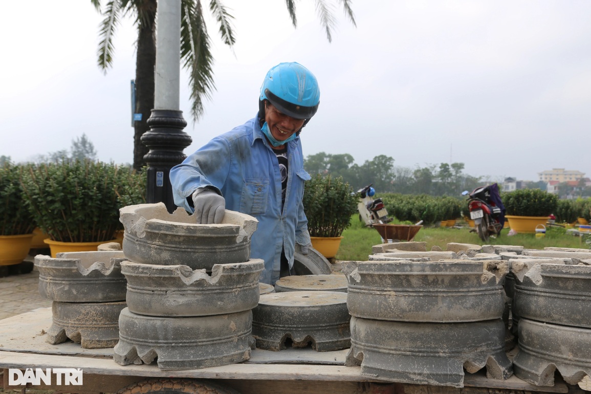 Xe ba gác ngược xuôi, tất tả gom nhặt những chuyến hàng Tết - 1 Xe ba gác ngược xuôi, tất tả gom nhặt những chuyến hàng Tết - 1