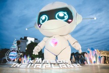 Rực rỡ không gian Giáng sinh vũ trụ tại Thiso Mall Sala