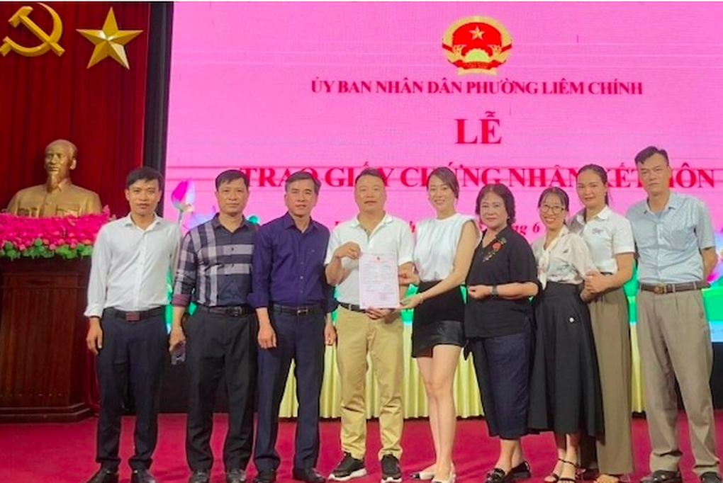Nơi trao chứng nhận kết hôn hoành tráng không kém Phương Oanh - Shark Bình - 1 Nơi trao chứng nhận kết hôn hoành tráng không kém Phương Oanh - Shark Bình - 1
