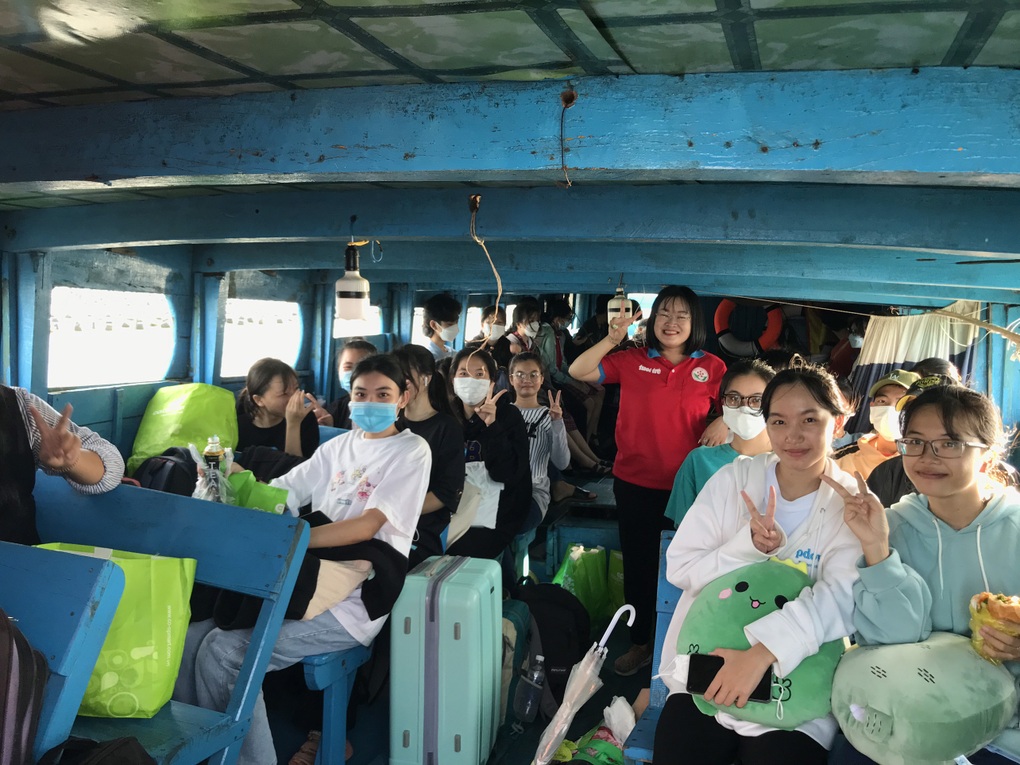 Hơn 1 triệu thí sinh hồi hộp làm thủ tục thi tốt nghiệp THPT 2022 - 16 Hơn 1 triệu thí sinh hồi hộp làm thủ tục thi tốt nghiệp THPT 2022 - 16
