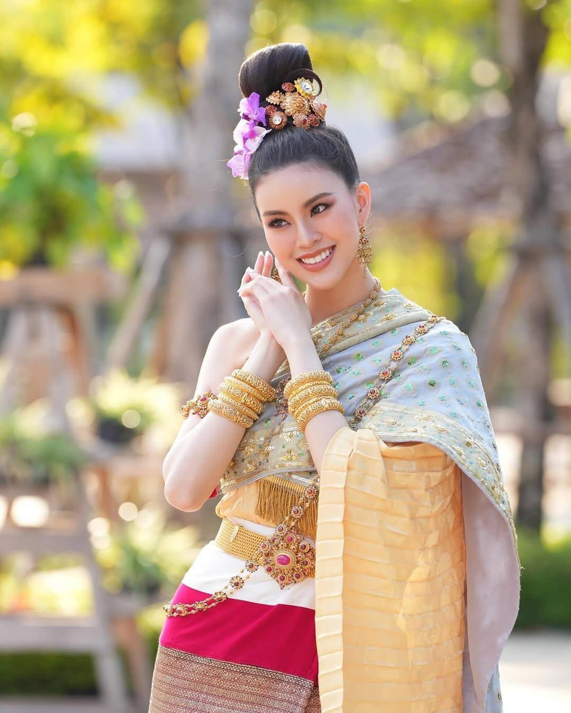 Dàn hoa hậu dẫn đoàn thể thao tại lễ khai mạc SEA Games 33 - 2