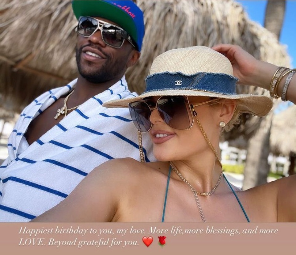 Floyd Mayweather gây chú ý với loạt ảnh nghỉ mát bên bạn gái - 1 Floyd Mayweather gây chú ý với loạt ảnh nghỉ mát bên bạn gái - 1