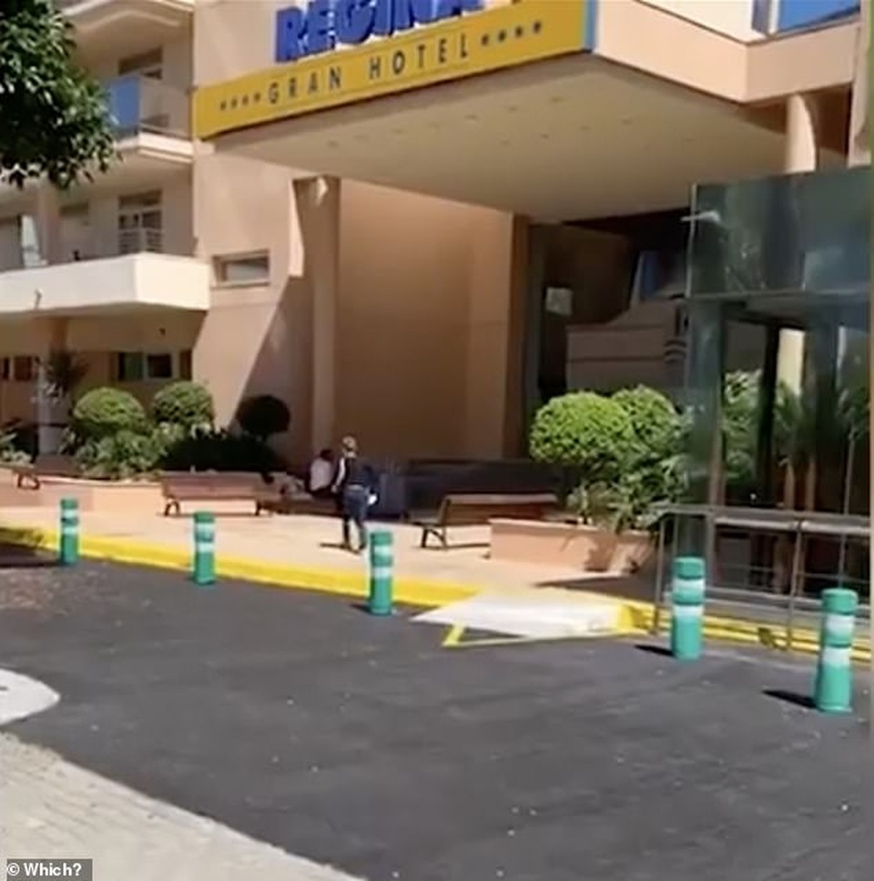 Du khách ngủ tạm ngoài đường dù đã đặt phòng khách sạn - 2 Du khách ngủ tạm ngoài đường dù đã đặt phòng khách sạn - 2