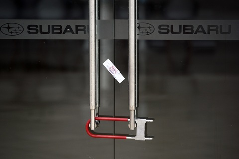 Các đại lý dừng hoạt động, ngành ôtô xe máy "oằn mình" trong dịch Covid-19