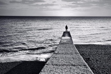 Đừng gặm nhấm cô đơn một mình...