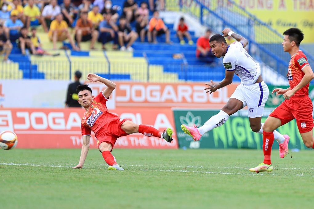 Đánh bại Thanh Hóa, CLB Hà Nội nuôi hy vọng vô địch V-League 2023 - 1 Đánh bại Thanh Hóa, CLB Hà Nội nuôi hy vọng vô địch V-League 2023 - 1