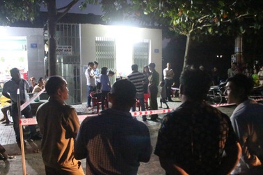 Sát hại bạn gái trong phòng trọ rồi cầm dao đi tự thú