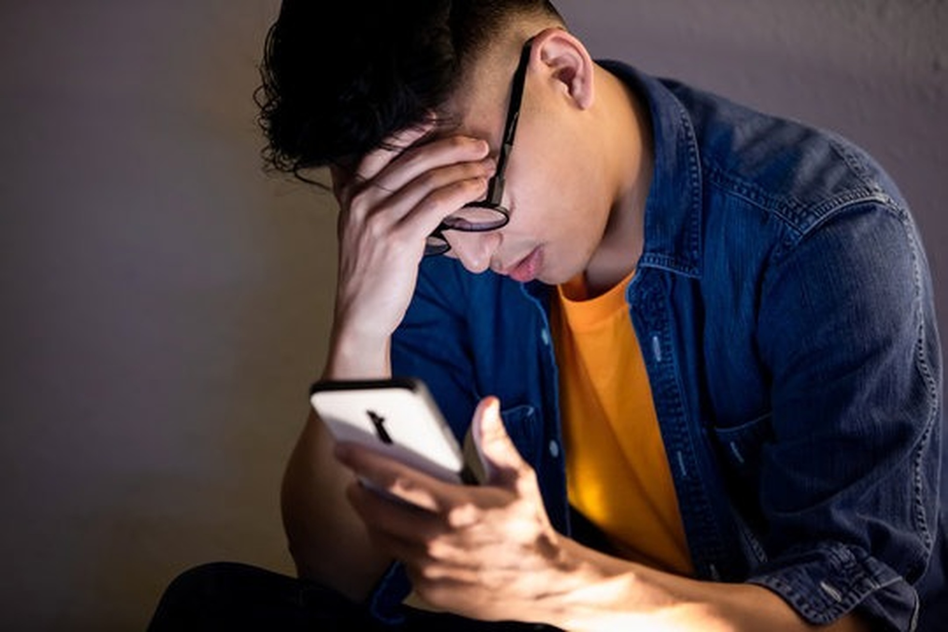 طالبة جامعية تتعرض لأزمة بسبب صورها الشخصية المنشورة فجأة على موقع إباحي - 3 Nữ sinh khủng hoảng vì ảnh cá nhân bỗng nhiên lên web khiêu dâm - 3
