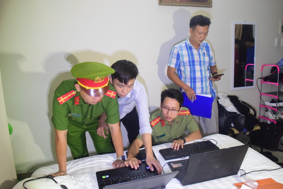 Nhóm lừa đảo sử dụng công nghệ cao chiếm đoạt 46 tỷ đồng... sa lưới - 3 Nhóm lừa đảo sử dụng công nghệ cao chiếm đoạt 46 tỷ đồng... sa lưới - 3