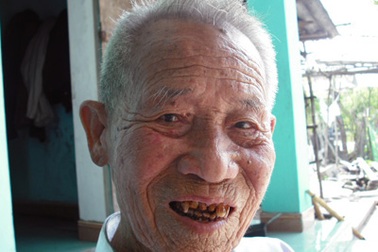 Hà Tĩnh: Cụ già gần 100 tuổi lại mọc răng