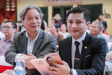 Chàng trai bị liệt hai chân thay đổi số phận nhờ đọc sách