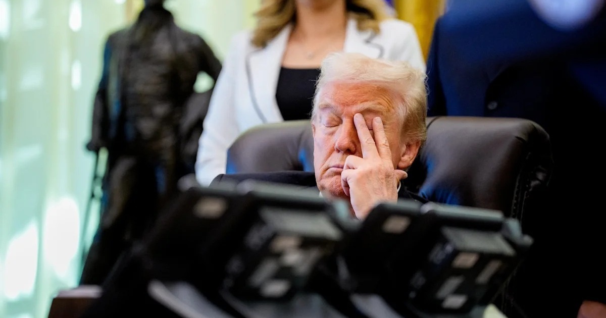 Quan chức Mỹ hé lộ những cuộc gọi giữa đêm của Tổng thống Trump