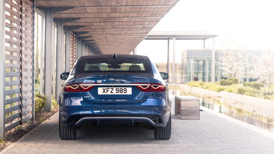 Jaguar XF 2021 đã sẵn sàng, thêm lựa chọn trong phân khúc sedan hạng sang - 6 Jaguar XF 2021 đã sẵn sàng, thêm lựa chọn trong phân khúc sedan hạng sang - 6