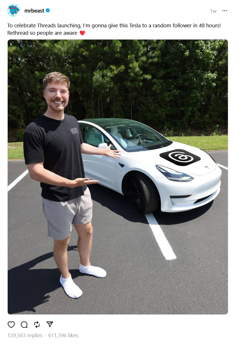 MrBeast bên cạnh chiếc xe Tesla có dán logo Threads mà anh dành tặng cho một người may mắn ngẫu nhiên (Ảnh chụp màn hình).