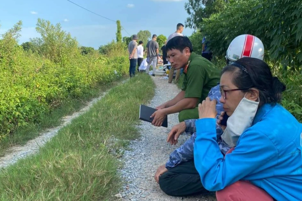 Nữ nhân viên chuyển phát nhanh ở Hải Dương bị sát hại giữa cánh đồng - 1 Nữ nhân viên chuyển phát nhanh ở Hải Dương bị sát hại giữa cánh đồng - 1