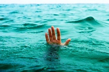 Rủ nhau tắm đập sau buổi tổng kết năm học, nam sinh 13 tuổi tử vong